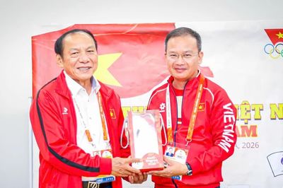 Chủ tịch Ủy ban Olympic Việt Nam động viên Đoàn Thể thao Việt Nam trước giờ khai mạc Asiad 20