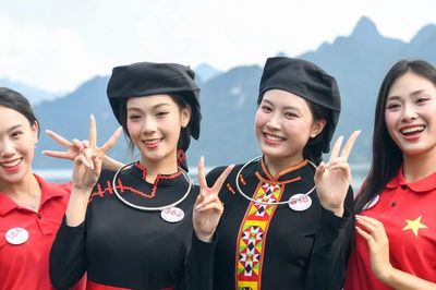 53 cô gái Hoa hậu Việt Nam ngỡ ngàng trước cảnh sắc hồ Na Hang