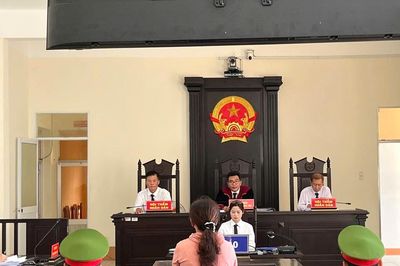Cướp điện thoại để tìm lời giải cho cơn ghen