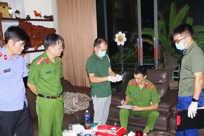 Hình ảnh công an khám xét khẩn cấp nơi ở giang hồ cộm cán 'Đức Cộng' ở Ninh Bình