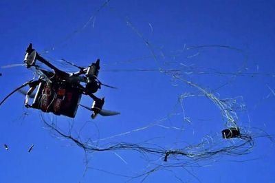 Vũ khí 'màng nhện' tóm gọn drone trong tích tắc, định nghĩa lại phòng thủ không chiến