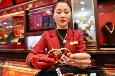 Giá vàng hôm nay 19/9/2026: Thế giới tăng, vàng SJC điều chỉnh mạnh