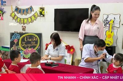Hà Tĩnh đồng loạt khám sức khỏe đầu năm học cho học sinh