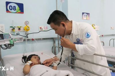 Thành phố Hồ Chí Minh: Bệnh tay chân miệng vào mùa, nhiều ca nặng phải thở máy