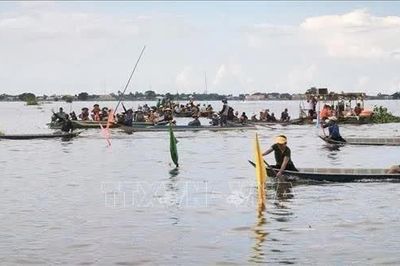 An Giang: Hàng nghìn người tham gia lễ hội mùa nước nổi xã Phú Hữu