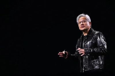 CEO Nvidia thúc giục tăng tốc cuộc đua AI, phản đối quan điểm nên 'hãm phanh'