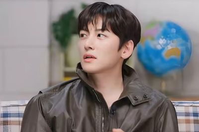 Ji Chang Wook khoe hàng hiệu, xe sang trên tài khoản riêng tư