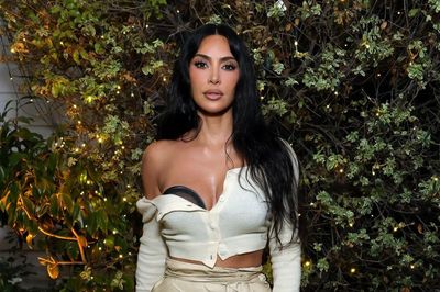 Người mẫu Kim Kardashian được chẩn đoán mắc bệnh liên quan đến thực quản