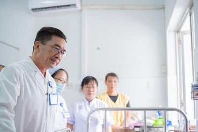 Tình hình người phụ nữ bị nhánh cây đè trúng ở TP.HCM