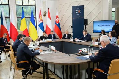 Tổng thống Ukraine chủ trì hội nghị thượng đỉnh “Carpathian Eight”