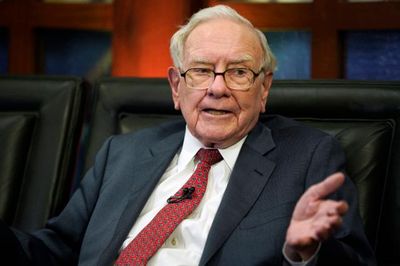 Warren Buffett thông báo rời chức chủ tịch Berkshire Hathaway