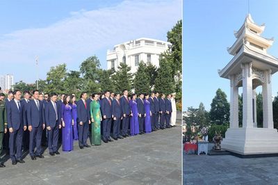 Các đồng chí lãnh đạo tỉnh Bắc Ninh dâng hương tưởng niệm các Anh hùng liệt sĩ