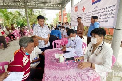 Bộ Chỉ huy Quân sự tỉnh Đồng Tháp: Khám bệnh, cấp thuốc miễn phí cho người dân Campuchia