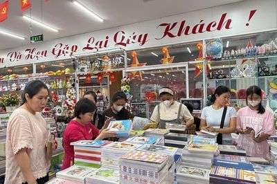 Thủ tướng chỉ đạo huy động tất cả nguồn lực, in ấn, cung ứng đủ sách giáo khoa trước 22-9