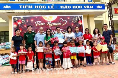 Chương trình 'Tâm nguyện nụ cười đêm trăng'