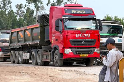 Xe tải xếp hàng chờ mua đá: Quảng Ngãi ưu tiên vật liệu cho công trình nội tỉnh