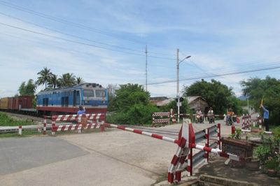Đường ngang đường sắt phải cách nhau tối thiểu 1.000m ngoài đô thị