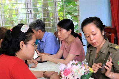 Đồng Tháp: 'Công chức gần dân - Dịch vụ công đến từng ấp'