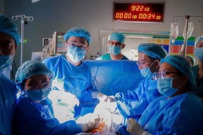 Phối hợp liên viện, nong van tim cứu bào thai 26 tuần ngay trong bụng mẹ
