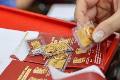 Vàng thế giới bật tăng, giá trong nước đồng loạt thêm tới 1,8 triệu đồng/lượng