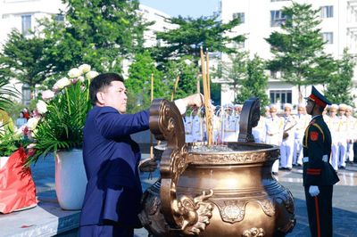Lãnh đạo tỉnh Bắc Ninh dâng hương tưởng niệm các Anh hùng liệt sĩ