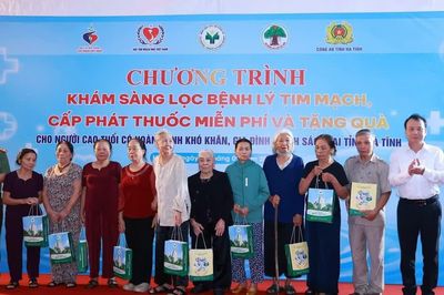 Hơn 200 người cao tuổi được khám sức khoẻ miễn phí