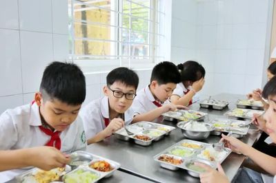 Hà Nội lập 4 đoàn kiểm tra đột xuất bữa ăn bán trú