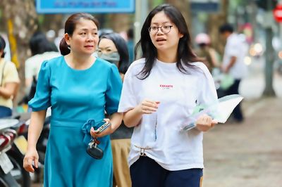 Đổ hàng chục triệu vào IELTS, học sinh, phụ huynh lo 'đổi luật' giữa chừng