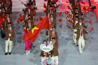 Ấn tượng Lễ khai mạc ASIAD 2026: Thanh Thuý, Quang Kiệt dẫn đầu đoàn Việt Nam
