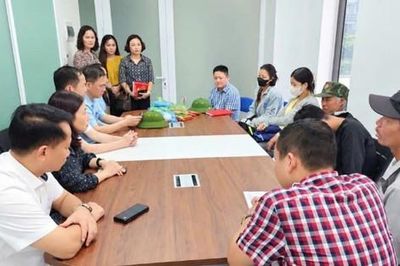 Phường Đông Ngạc thăm hỏi, động viên gia đình sinh viên Trường Đại học Mỏ - Địa chất