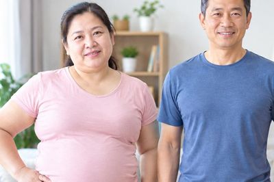 Vì sao phụ nữ sau mãn kinh dễ tăng cân hơn nam giới cùng tuổi?