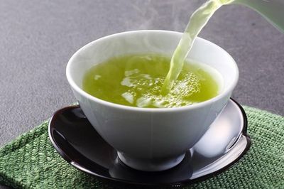 Uống trà đặc thay nước lọc hàng chục năm, người đàn ông nhập viện cấp cứu