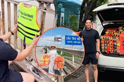 Chàng trai treo 200 áo phao cứu người trên các cây cầu ở Hưng Yên
