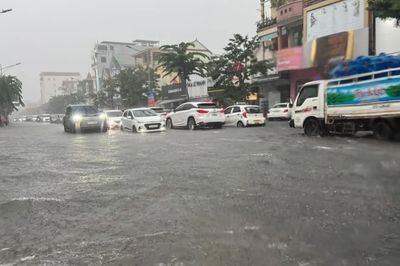 Vì sao mưa trong ngày 19/9 ở Vinh đạt kỷ lục trong vòng 40 năm qua?