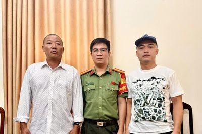 Nhặt được hơn 70 triệu đồng, giao nộp Công an xã Ứng Hòa trả lại người đánh rơi