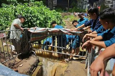 Chủ tịch thành phố Hà Nội yêu cầu làm rõ trách nhiệm tổ chức, cá nhân liên quan vụ nam sinh viên bị ngã xuống cống tử vong