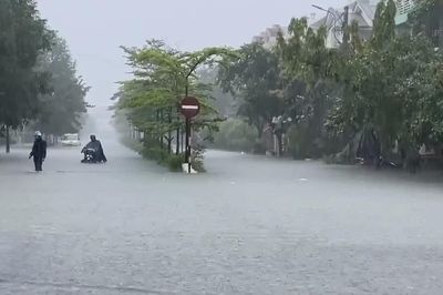 [Video] Thành phố Hồ Chí Minh và Nam Bộ chủ động ứng phó mưa lớn, nguy cơ ngập lụt