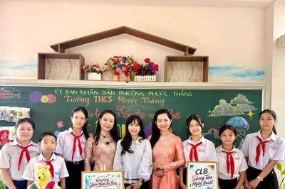 Học sinh Trường THCS Phước Thắng tự làm đồ thủ công để gây quỹ giúp đỡ bạn nghèo