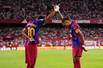 Raphinha lập hai hat-trick liên tiếp, Barca phá kỷ lục đầu mùa