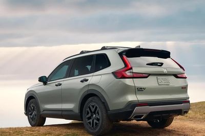 Honda 'tất tay' với xe hybrid, hé lộ về CR-V đời mới