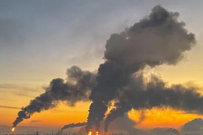 Ukraine tiến hành cuộc tập kích máy bay không người lái lớn nhất vào Nga