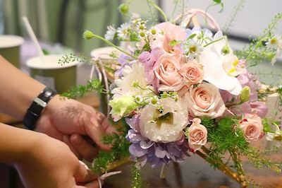 Lồng đèn hoa tươi 'gây sốt', giới trẻ thích thú tự tay làm đón Trung thu
