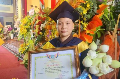 Sư cô Thủ khoa Học viện Phật giáo Việt Nam: Dùng công nghệ số lan tỏa Phật pháp