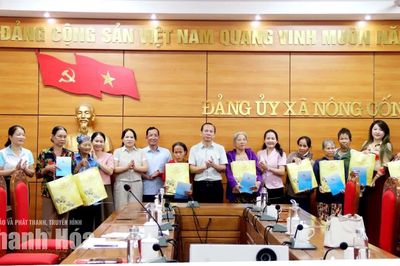 Thăm hỏi, hỗ trợ hội viên phụ nữ bị ảnh hưởng mưa lũ