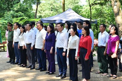 Phó Chủ tịch nước Võ Thị Ánh Xuân dâng hương tại Khu di tích Quốc gia đặc biệt Tân Trào