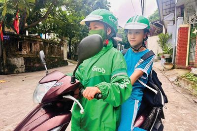 Xe công nghệ đón trẻ sau giờ học