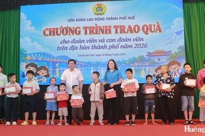Trao gần 750 suất quà cho đoàn viên, con đoàn viên người lao động