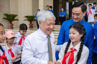 Phó Chủ tịch Thường trực Quốc hội Đỗ Văn Chiến gặp mặt thiếu nhi, thanh niên tiêu biểu thành phố Bắc Ninh