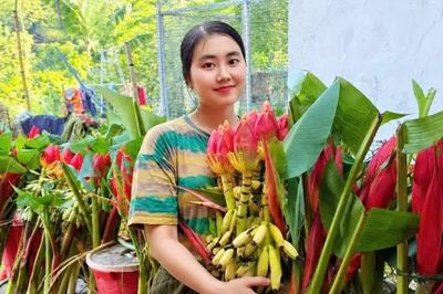 Chi hội trưởng Phụ nữ xóm Sẻ Pản, xã Bạch Đằng khởi nghiệp từ hoa lan và hoa chuối đỏ
