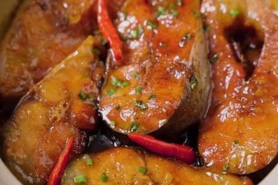 Muốn cá kho mềm rục cả xương mà miếng cá không nát, đừng bỏ qua 3 lần 'nghỉ' trong quá trình kho